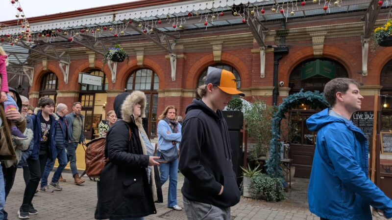 PXL_20251206_133934774.MP (1)